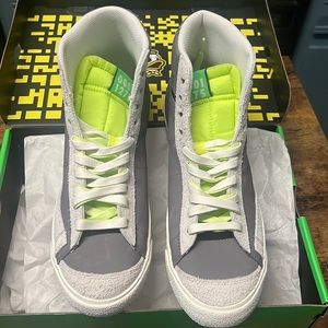 Nike OREGON DUCKS LIMITED SIZE 9.5,43